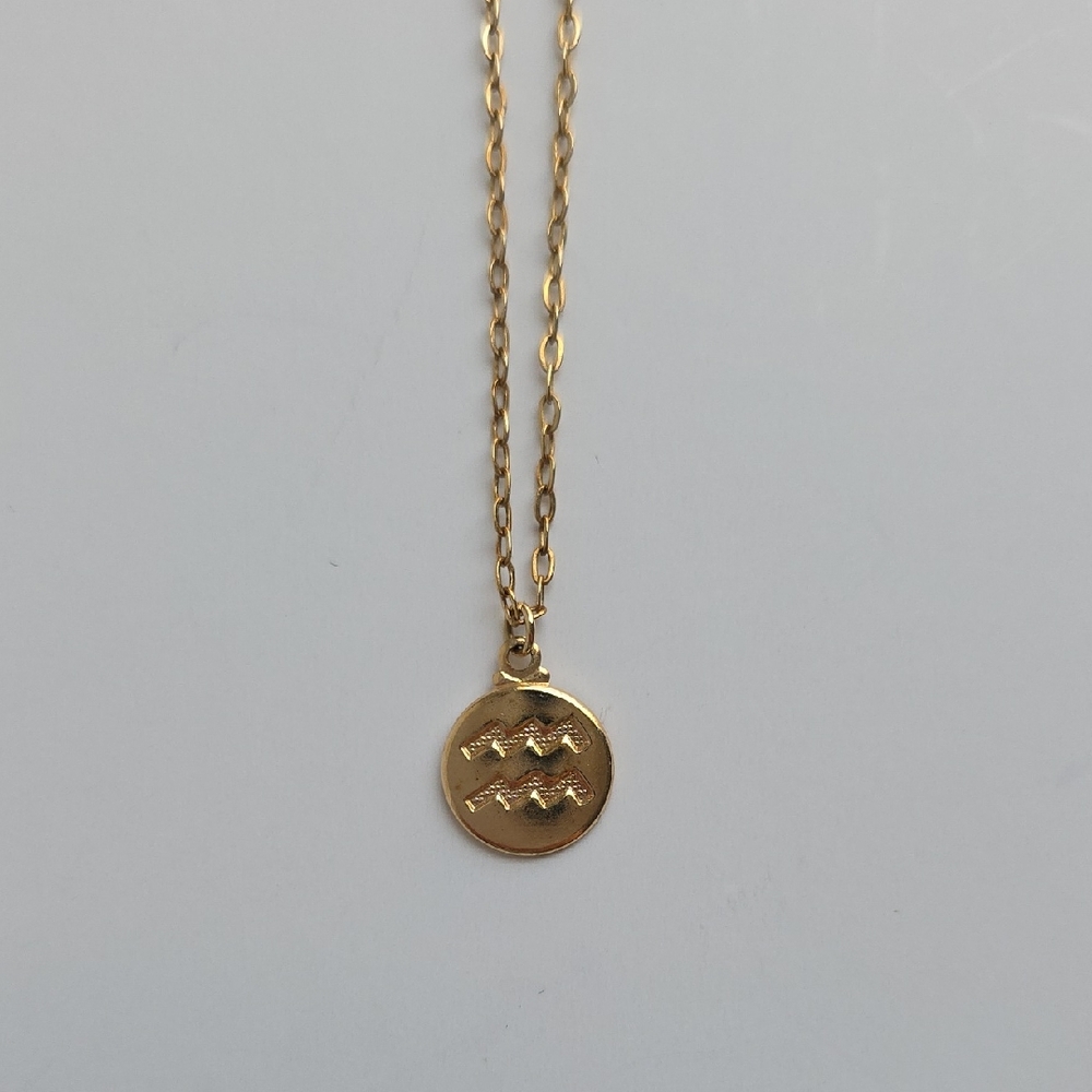 Elegant Gold Aquarius Zodiac Pendant Necklace